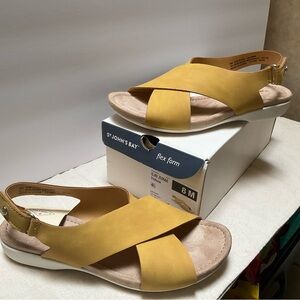 NIB Sz 8 St John's Bay Zuma (Mustard) YELLOW CROSS STRAP Sandals JC Pennys